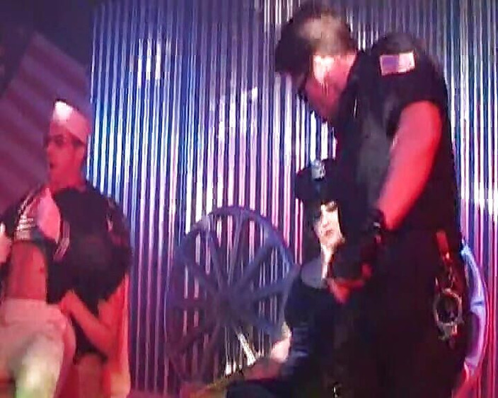 Filles Francaises: Două gagici cu forme și două pule tare în futai francez uimitor în...