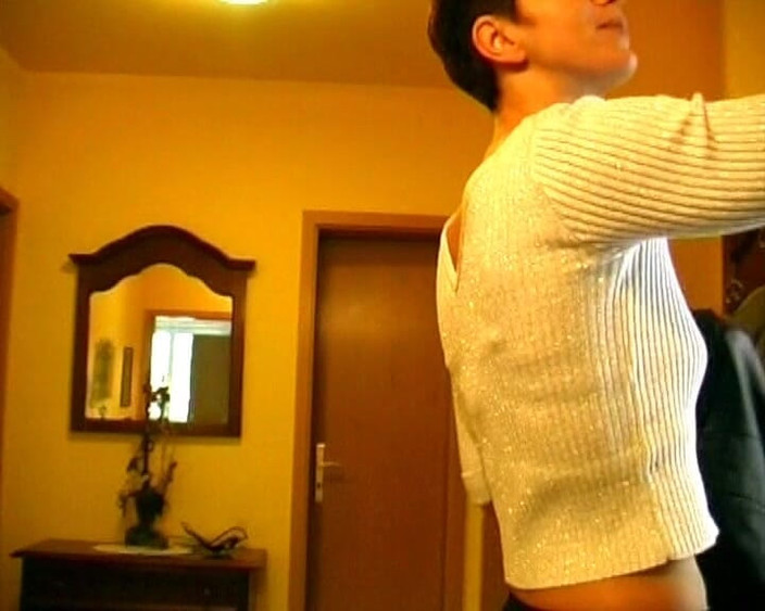 German Amateur Videos: パンストでシャワーを浴びているドイツの素人ペ