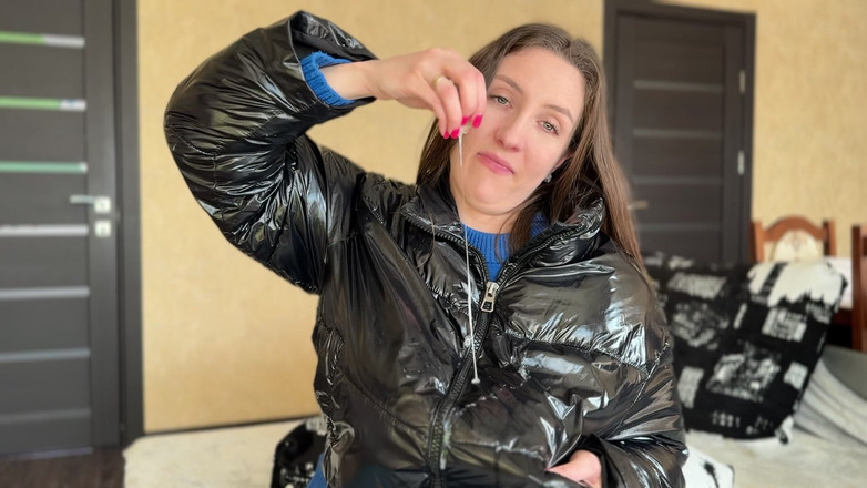 Hottie goddess: 슬라임으로 덮인 재킷: 노와 살리바 딜도