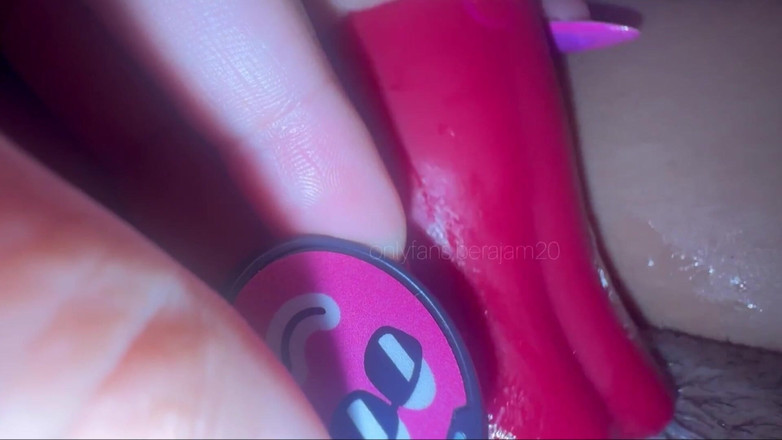 sofiasexxx: Sono così caldo che non riesco a smettere di toccarmi...