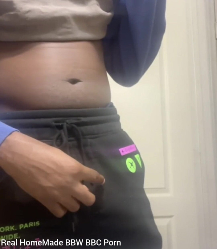 Big black cock BBCee: Striptease streichelt meinen schwanz, macht die windmühle