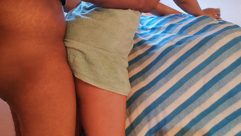 Hope Love: Nevlastní bratr šukal svou nevlastní sestru po sprše, když nikdo doma.