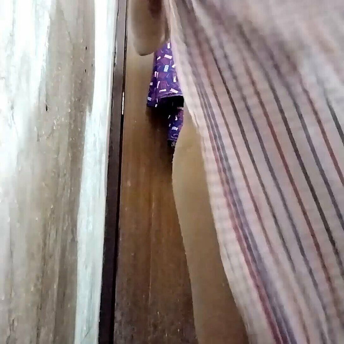 Riyathakur: Hintli kadın kocası ofise gittiğinde banyo yapıyor