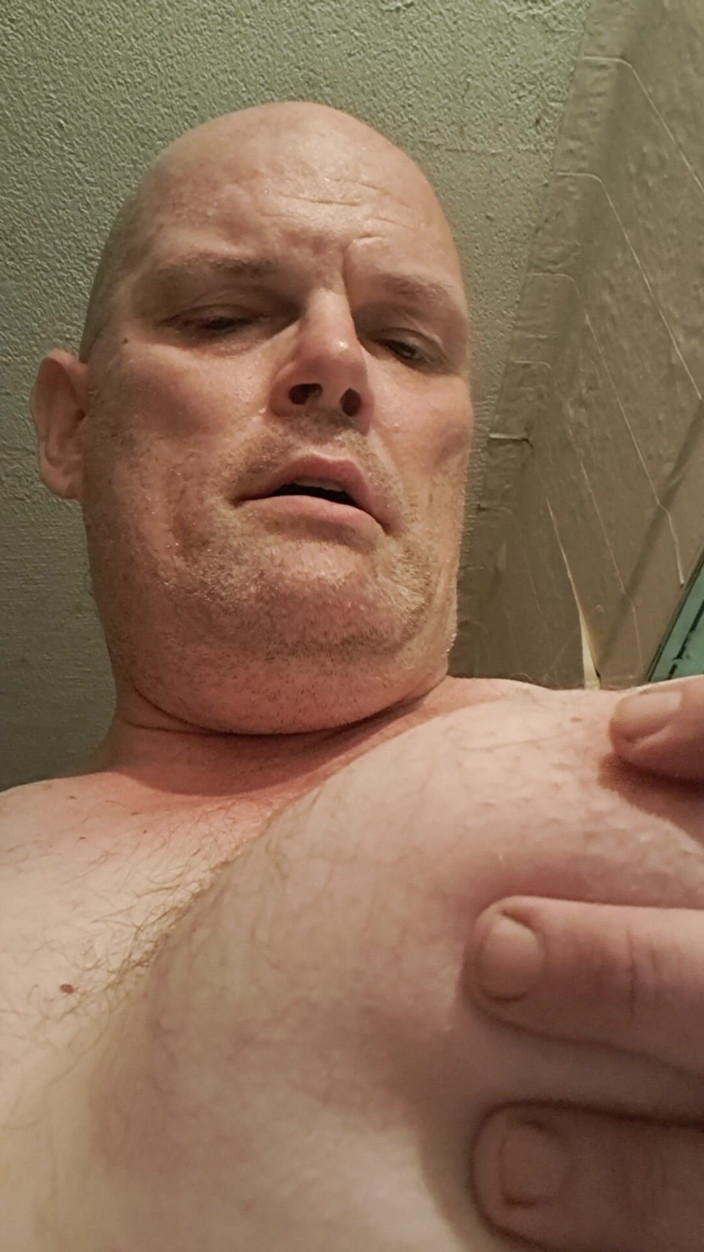 Fickspecht: Who Feels Like a Basement Fuck with the Slut