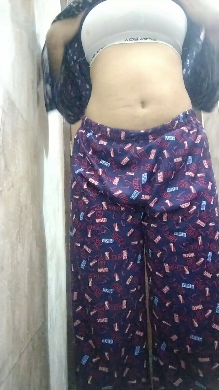 Riyathakur: देसी पत्नी हॉट फिगर जब आपने कपड़े पहने और साबुन गर्म देसी भारतीय पत्नी