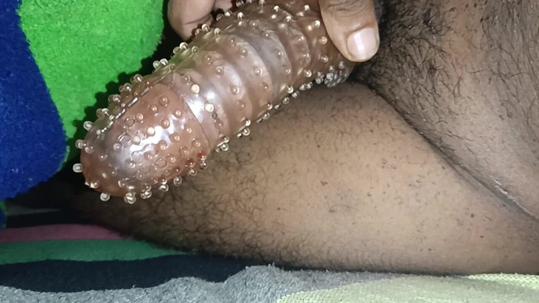 Sannu: 『インディアン・マン』の寝室でペニスに入ったクラステルコンドーム