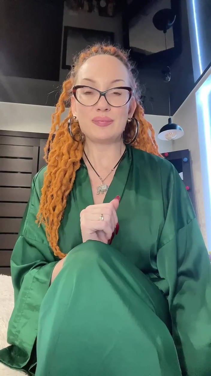 BadAssBitch: Apa itu Rating Kontol? Ibu bakalan jelasin sama kamu