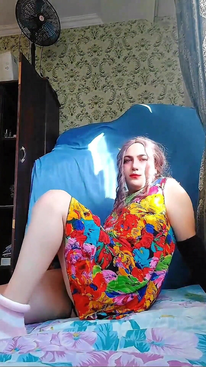 Kitty_Cross: Hetero-sissy-transvestiert mit dickem hintern, weißer dicker arsch mag einfach sehr...