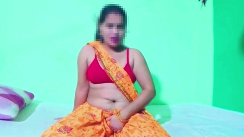 Housewife 69: 印度淫荡的家庭主妇哥享受后入式双洞插入