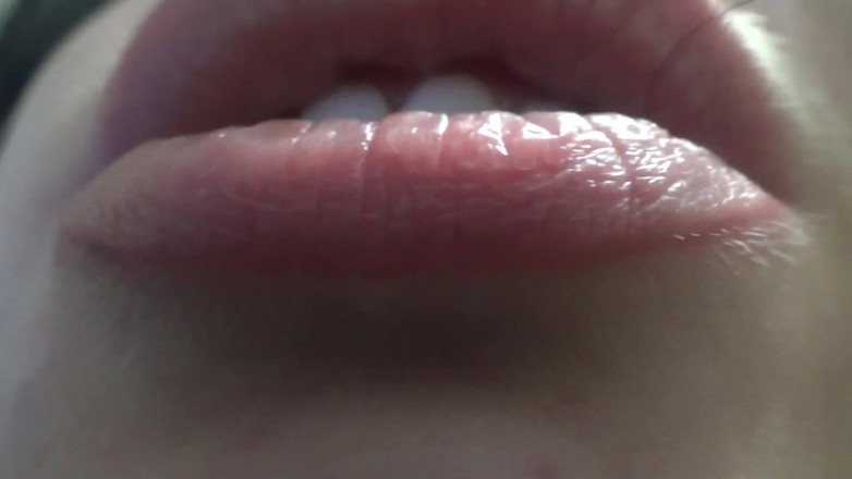 Goddess Misha Goldy: Big full lips, teeth and moaning fetish!