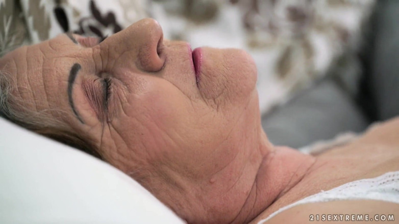 21 Sextreme: 21Sextreme - Horny hairy granny
