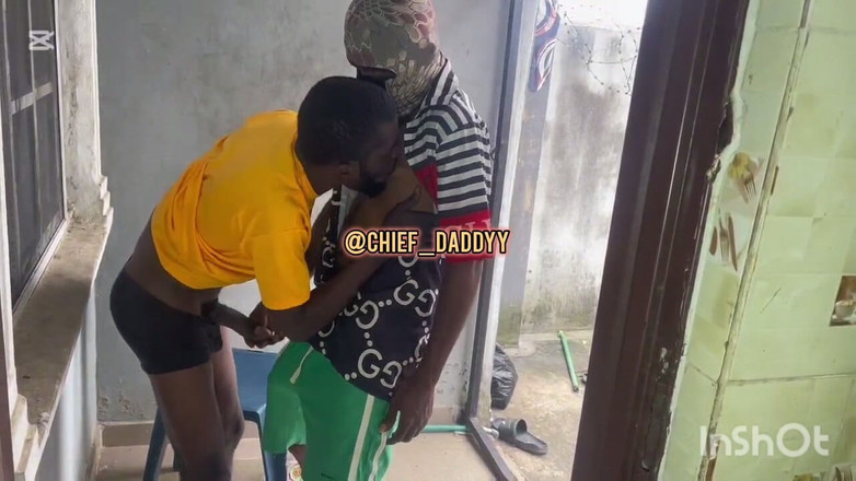 Chief_daddyy: Він запросив мене, коли нікого немає вдома