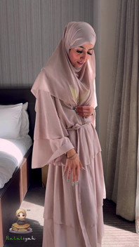 Muslim Slut Fucks a BBC in His Hotel Room