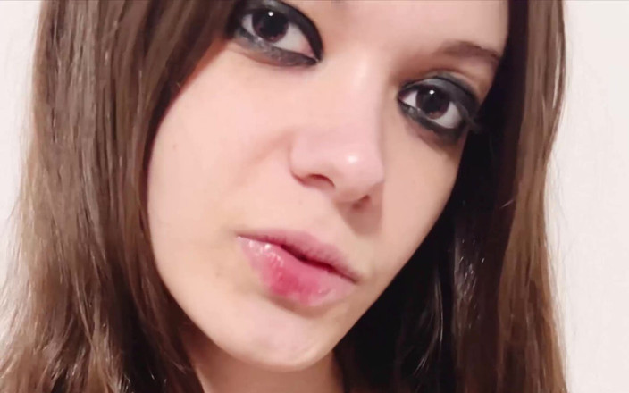 Dolls Cult: 我想通过这个第一人称视角视频，你将能够想象自己在shane的位置，因为他玩弄我的身体