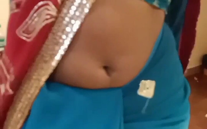 RenuRaj: Desi Tamil Cuckold fru retar i Rosa Bra Saree Navel...