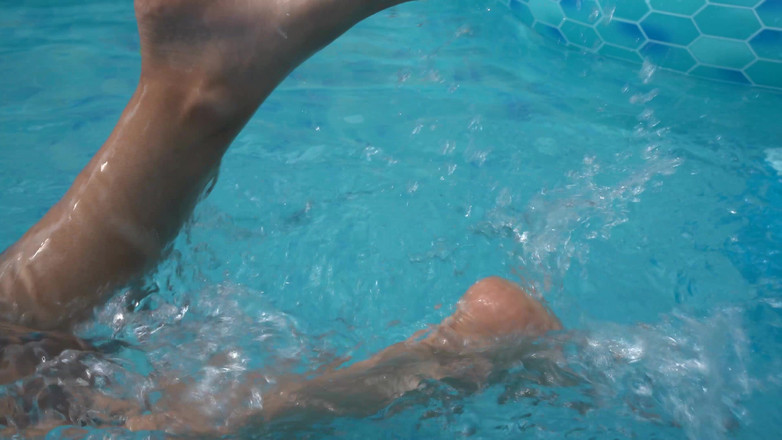 Hidi Heaventoosh: Splashing Water