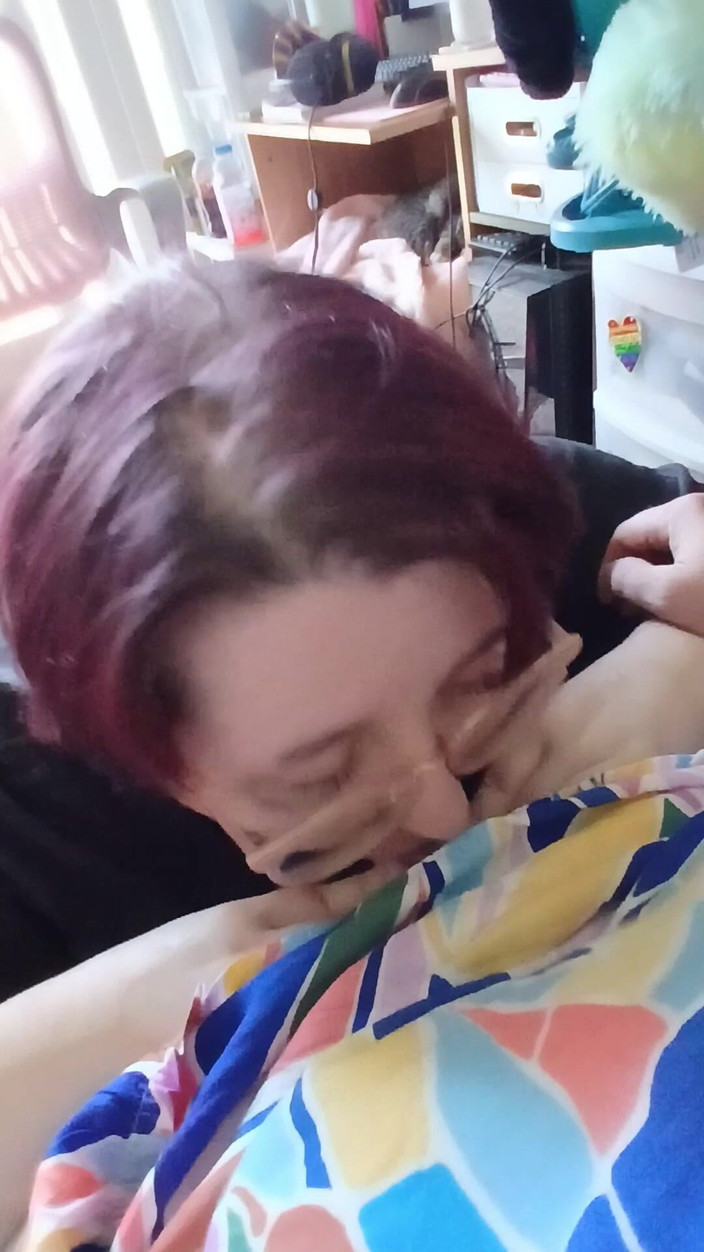 puppyrolls: Aku pengen banget nyepong kontolku!