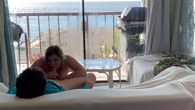 Erin Electra: Üvey anne ile evde yalnız