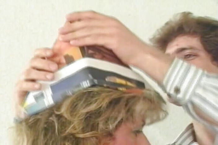 Porno kino: 독일에서 온 두 명의 발정난 숙녀들이 친구들의 핫한 오줌을 좋아해