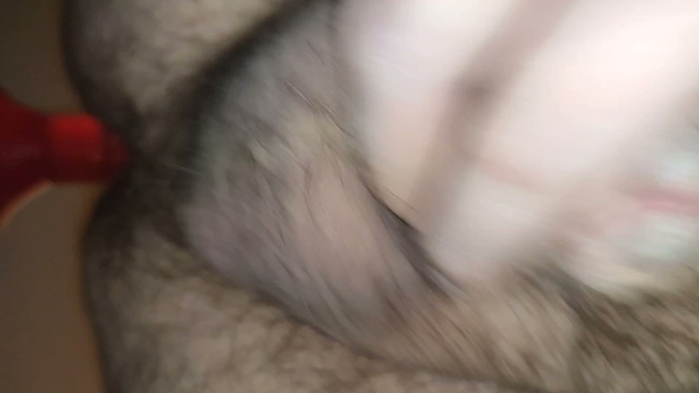 Badjik69: Un femboy natural drăguț sare pe o cote de herringbone și...