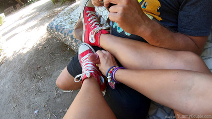 Yummy Couple: Jangan hanya menatapku, muncratlah untukku sekarang (di taman)