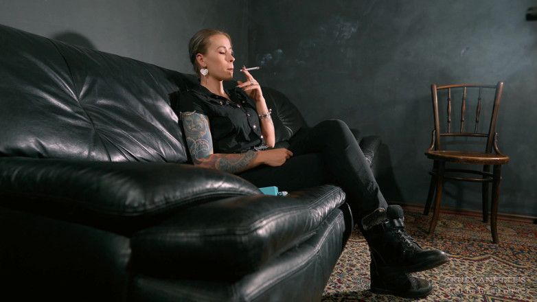 Cruel Anettes fetish world: First, a smoke 4K