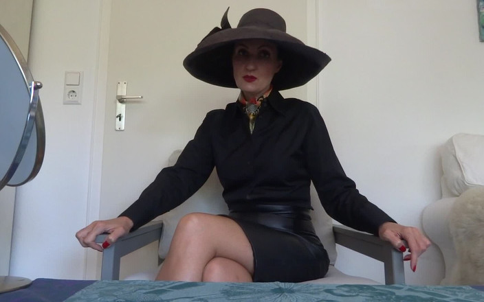 Lady Victoria Valente: Секрет про жінок у шовкових шарфах