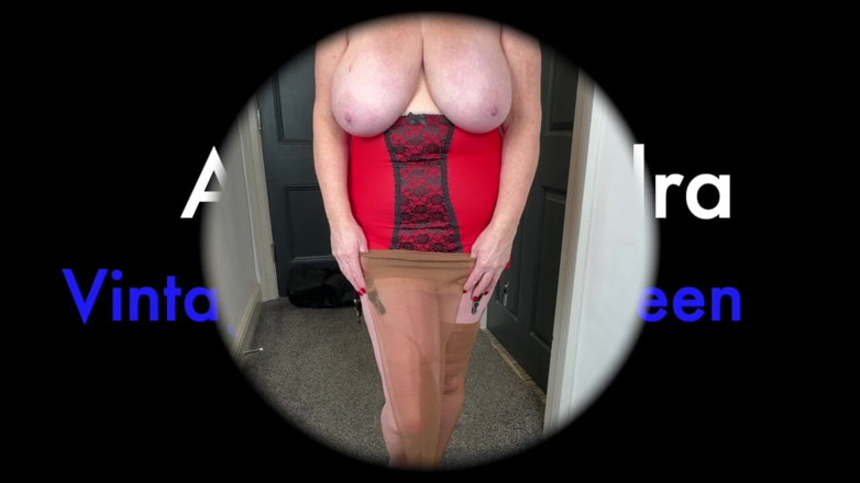 Aunty Sandra vintage girdle queen: Vgq27 Tante Sandra Stript Na Een Avondje Uit
