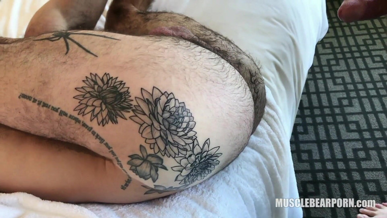 Muscle Bear Porn: Eine hungrige