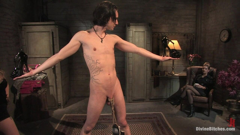 Divine Bitches by Kink: Trénink domácího kluka: Epizoda 4 "objectify"