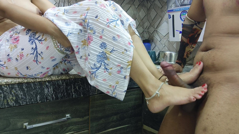 Hornycouple149: Desi Jija Sali Sex Romantika v kuchyni Indická Jija Sali...