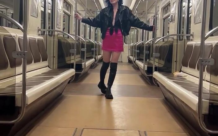 Darcy Dark: Sex in a Subway Car