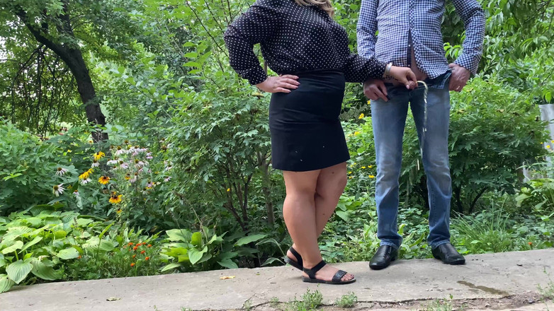 OurFetishLife: La matrigna tiene il cazzo del figliastro mentre lui piscia...