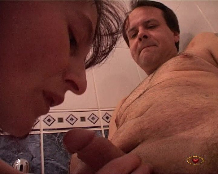 Big Sister: जकूज़ी में मूतना