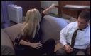Hot and Wet: Agentul federal se joacă cu o blondă drăguță cu țâțe frumoase...