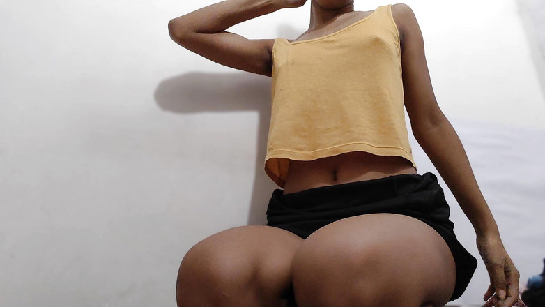 desigirl93: Гаряча мила дівчина гаряча, яка живе своїми фантазіями, мастурбуючи