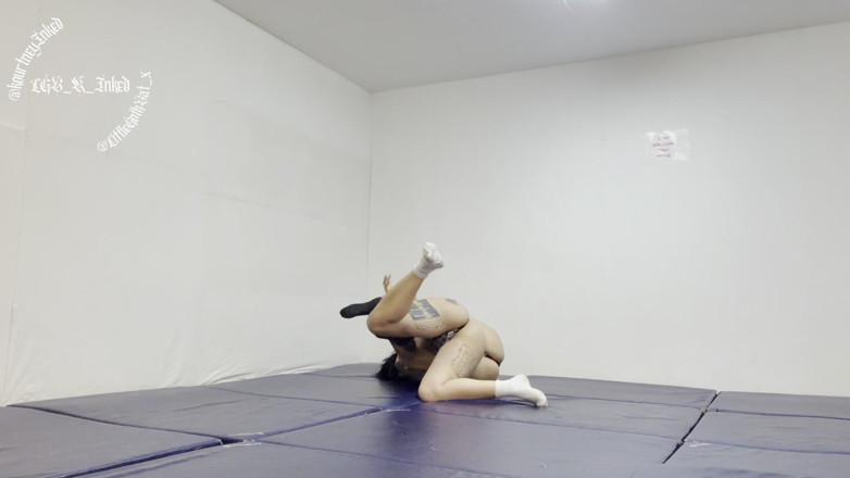 She Wrestle: Lesbisk flickvän brottas