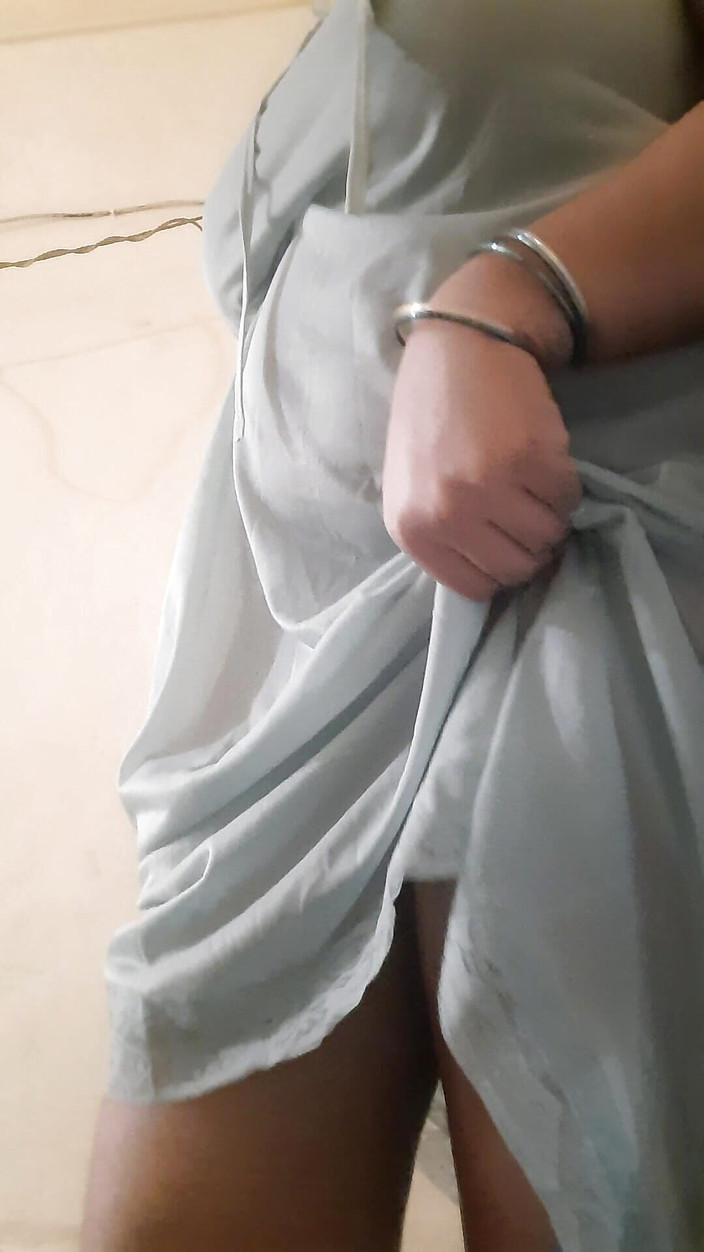 SameerPhunk: 印度丰满人妻为她的丈夫视频通话 第2部分