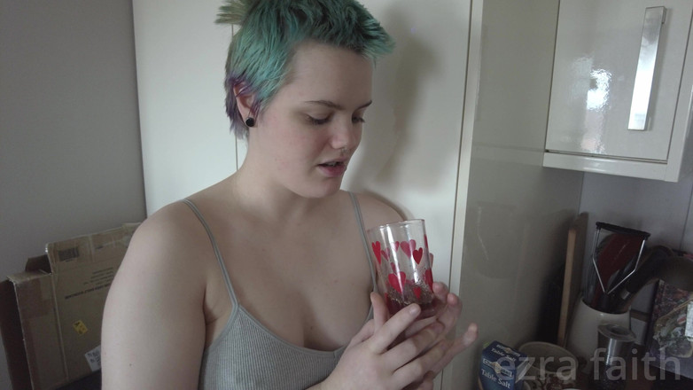 Ezra faith: Sprchování Shrunken Nevlastní otec v Moje Chcaní se zmenšujícím se...