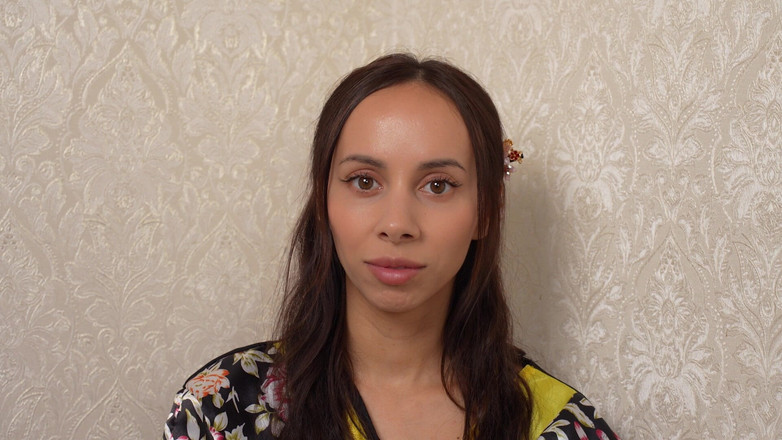 Pantera Nika: 我穿着艺妓服装看着相机