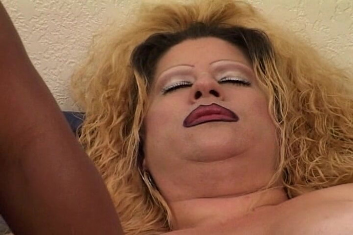 Mature Climax - 100% Mature Videos: İki şişman lezbiyen birbiriyle oynuyor ve büyük zenci