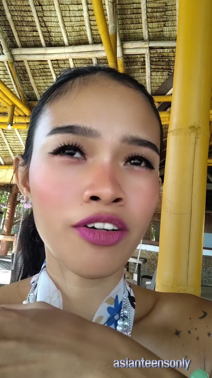 MaikaMann: Красива мова і введення величезного ділдо після розваги на вулиці