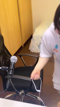Vídeo de masturbação com massageador elétrico