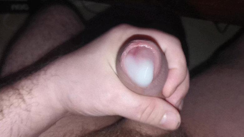 Uhri: Pancutan mani zakar gay yang belum dipotong