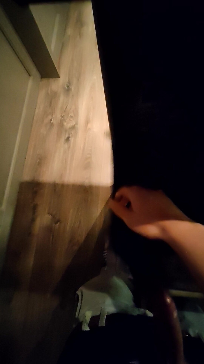 LcDream: Kleiner Schwanz Kommt Auf Barhocker in Kondom