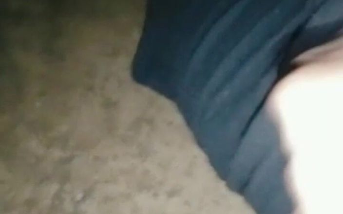 Xboyricky: Pria desi masturbasi penisnya yang semok