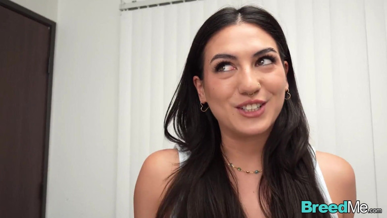 BreedMe: Megan Mistakesは大きなザーメンと中出しが大好きです