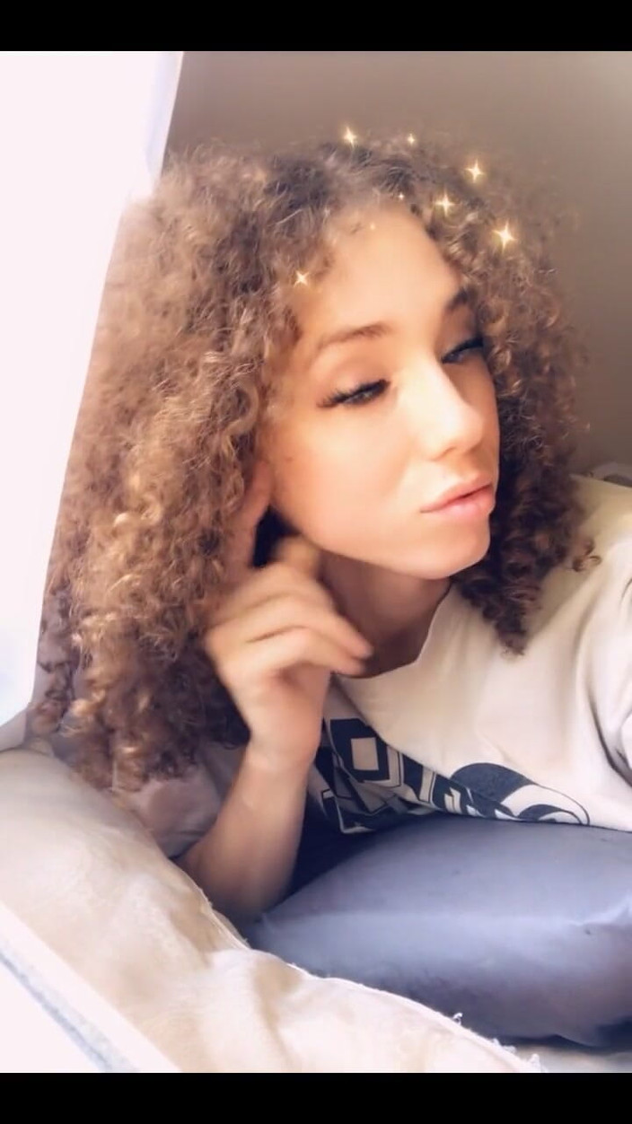 Tia Tizzianni Productions: Lily demure: mau entot aku dong?