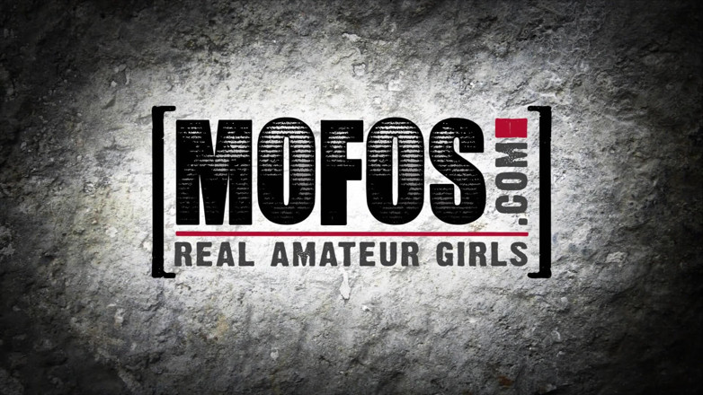 MOFOS: Mofos - बहुत सुन्दर विद्रोही बेब Kitana मुफ्त सवारी के लिए टैक्सी ड्राइवर टिमो को अपनी तंग गांड और चूत प्रदान करती है