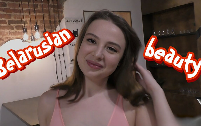 Beekeeper: Belarussischer Schöner Teenager Und Langer Russischer Schwanz